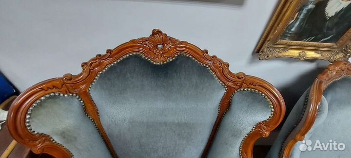 Комплект антикварной мягкой мебели