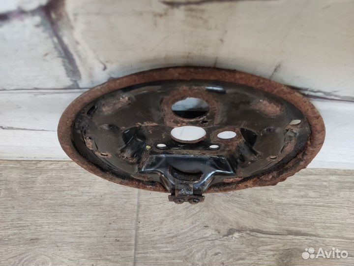 Щит опорный задний левый Aveo (T250)