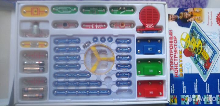 Электронный конструктор Знаток