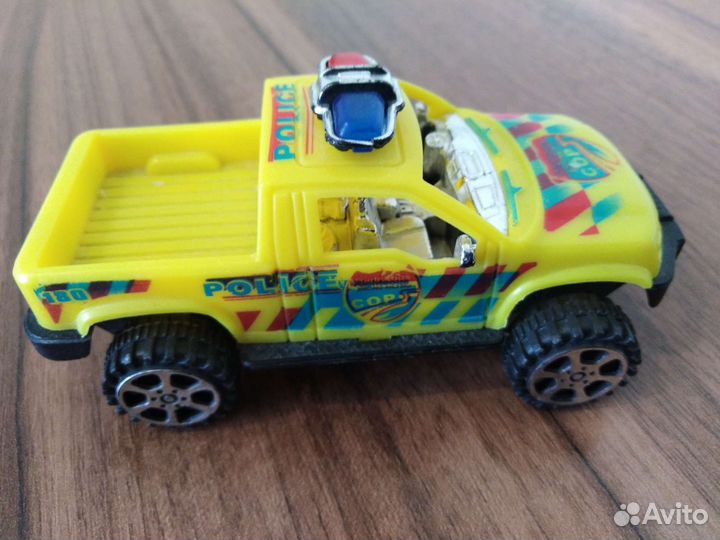 Внедорожник полицейский игрушечный