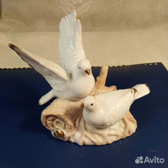 Голуби фарфоровые