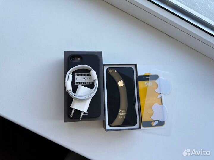 iPhone 8, 64 ГБ