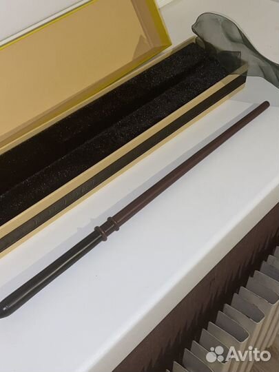 Палочка Драко Малфоя на подставке Слизерин