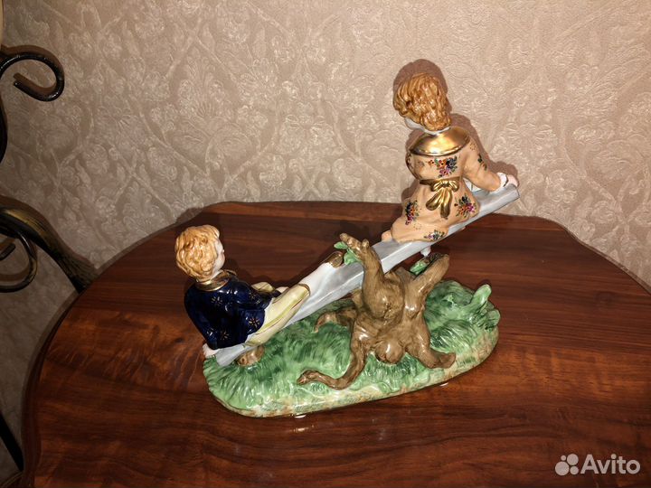 Фарфоровая статуэтка