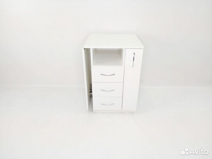 Маникюрный стол