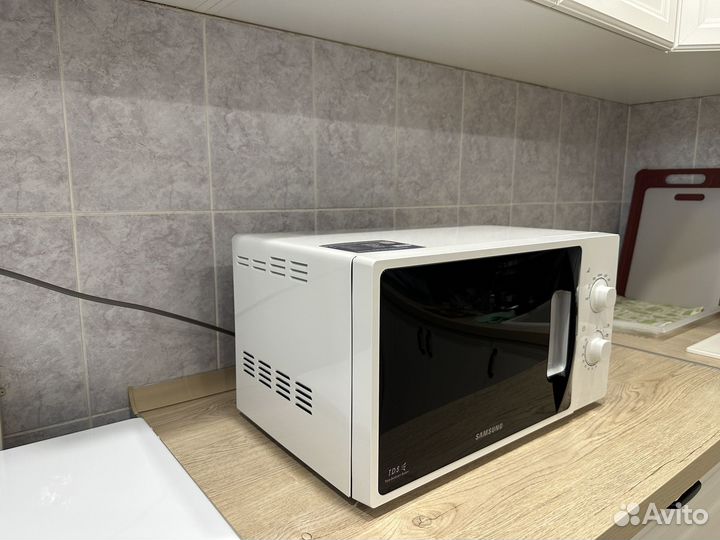 Микроволновая печь Samsung ME81KRW-1/BW белая