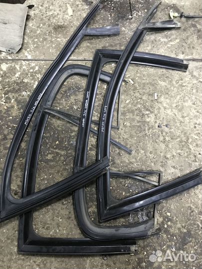 Уплотнитель стекла Renault Megane 2