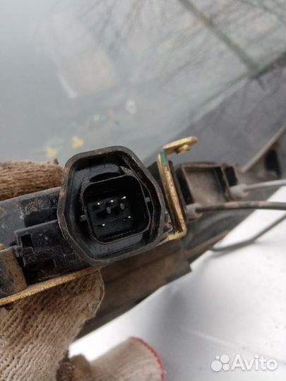 Замок передней двери правый Kia Rio 2