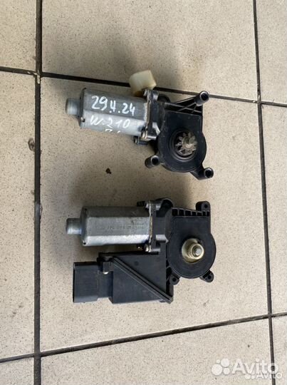 Моторчик стеклоподьемника задний левый Mercedes-Be