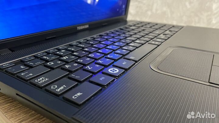 Ноутбук Toshiba 15.6' (стандарт)