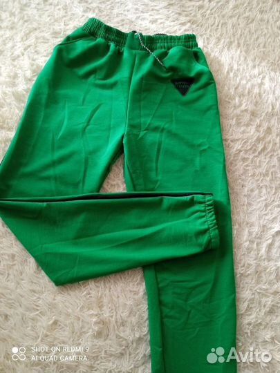 Спортивный женский костюм