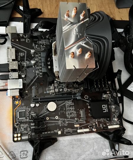 Gigabyte B560M DS3H V2 + I5 10400+ 16GB