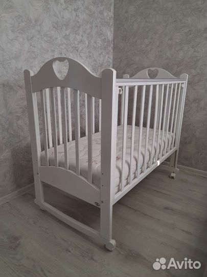 Детская кровать из массива с матрасом(новый)