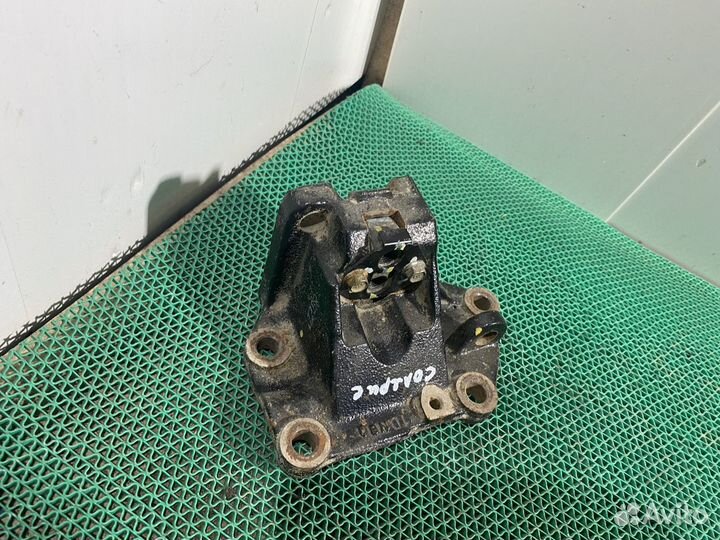 Кронштеин опоры кпп Hyundai Solaris 1.6 АКПП