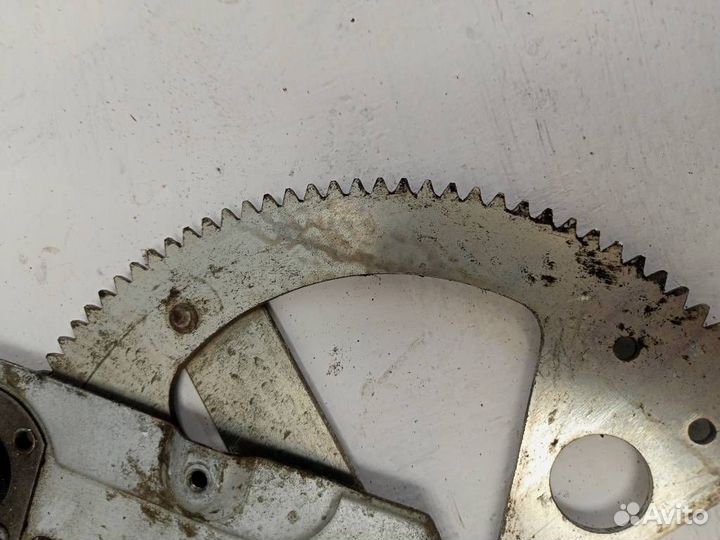 Стеклоподъемник механический передний правый