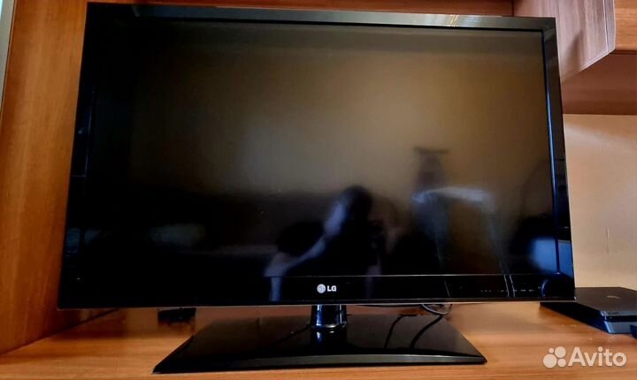 Телевизор LG, диагональ 106 см