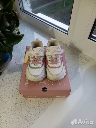 Кроссовки для девочки