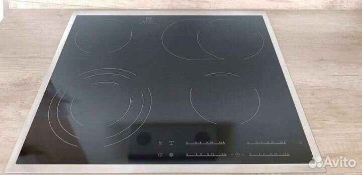 Варочная панель встраиваемая в хорошем состоянии