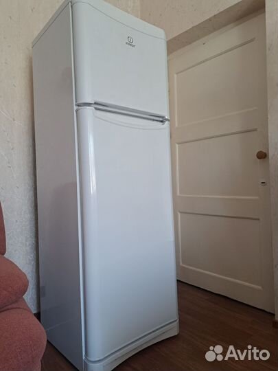 Холодильник бу Indesit