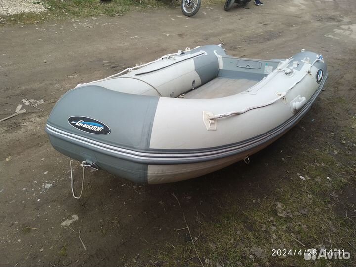 Лодка Gladiator 330 нднд