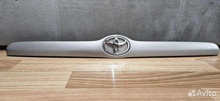 Планка на крышку багажника Mark II 110 Fortuna