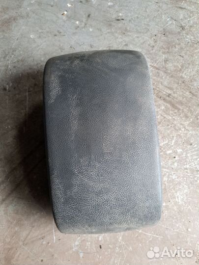 Подлокотник Ford Mondeo