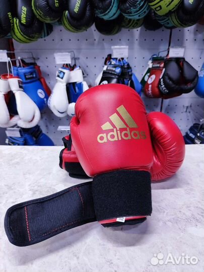 Боксерские перчатки Adidas 