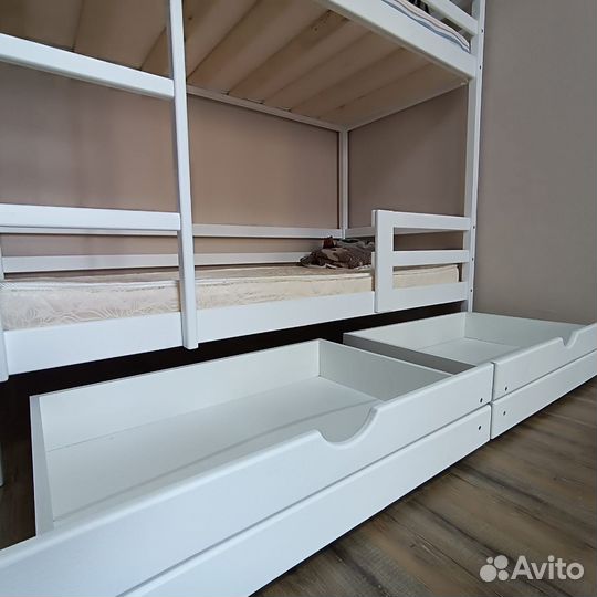 Кровать двухъярусная. Массив сосны. Изготовитель