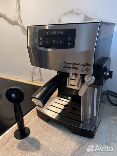Кофеварка рожковая Garlyn