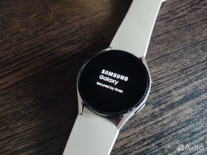 Samsung Galaxy Watch 4 40mm Розовое Золото
