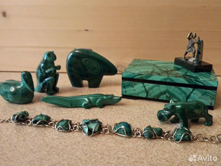 Малахитовая шкатулка и фигурки малахит