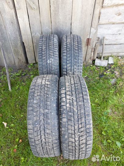 Dunlop SP Winter Ice 07 215/65 R16