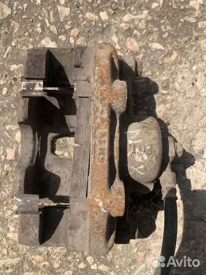 Суппорт передний правый Daewoo Nexia 100 1.5 2006