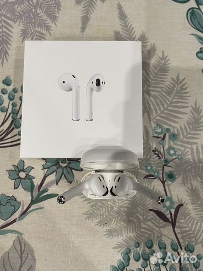 Беспроводные наушники apple airpods 1