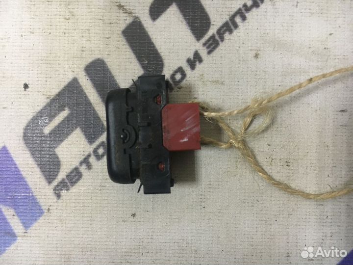 Кнопка шторки Мерседес Бенз W210