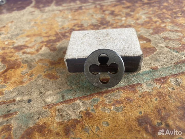 Плашка СССР м8 шаг резьбы 0,75