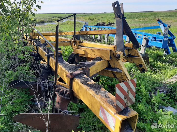 Плуг Белагромаш-Сервис 5, 8 корп. (ПЛН-5-35 (8-40)), 2001