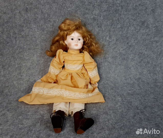 Кукла фарфоровая винтажная