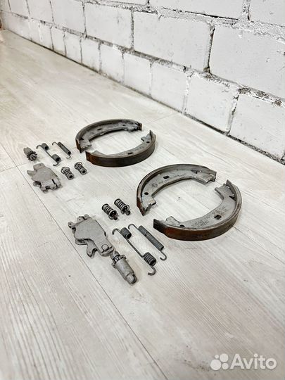 Колодки стояночного тормоза BMW E81 E90 F20 F30