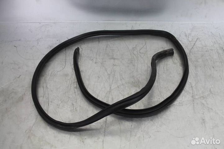 Уплотнитель кузова передней правой двери Hyundai