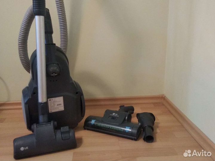 Пылесос LG VK 89102HU