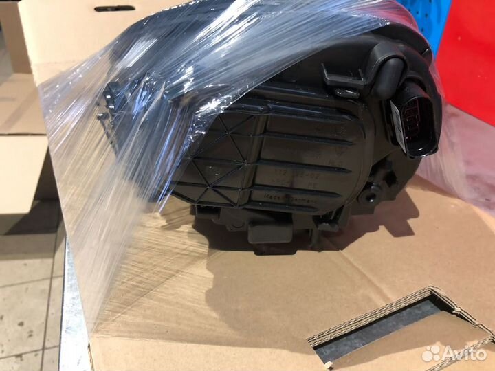 Продам фару Porsche Cayenne