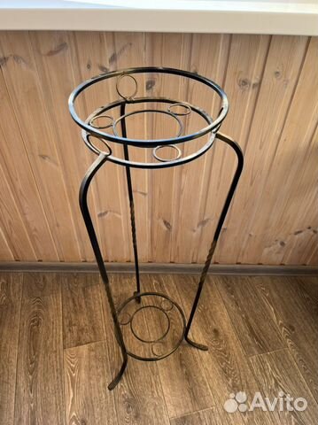 Подставка под цветы металлическая