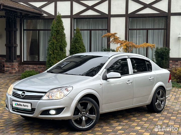 Opel Astra 1.8 МТ, 2010, 265 000 км