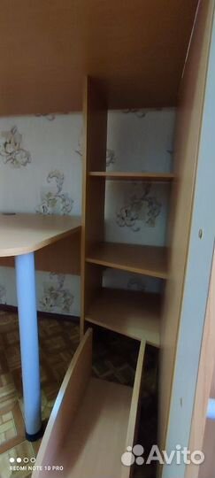 Детская кровать чердак со столом и шкафом