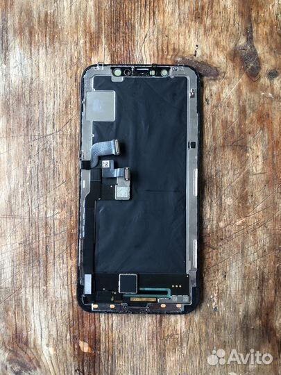2 Дисплея от айфон 10,и 1 от 11 айфона
