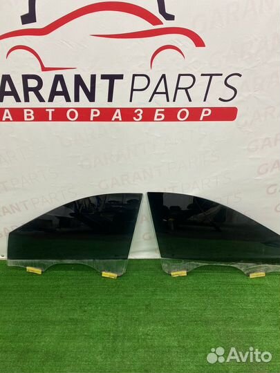 Стекло передней двери Cadillac SRX 2 09-15