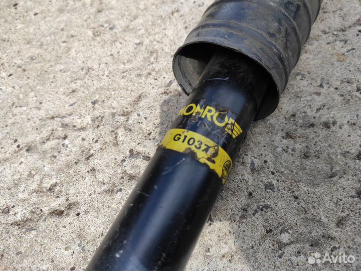 Амортизатор задний на Opel Corsa D