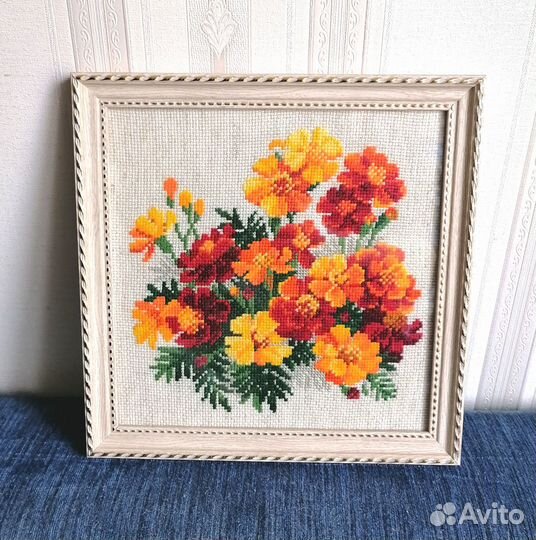Готовая вышивка крестом в раме со стеклом