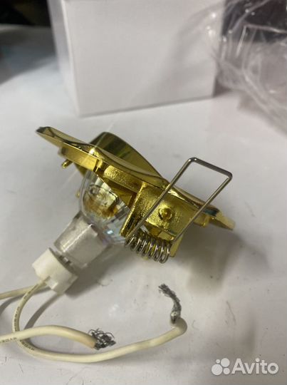 Светильник встраиваемый с галогеновыми лампочками